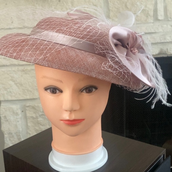 Brand new 12’ fascinator with feathers,net and satin - Picture 1 of 8